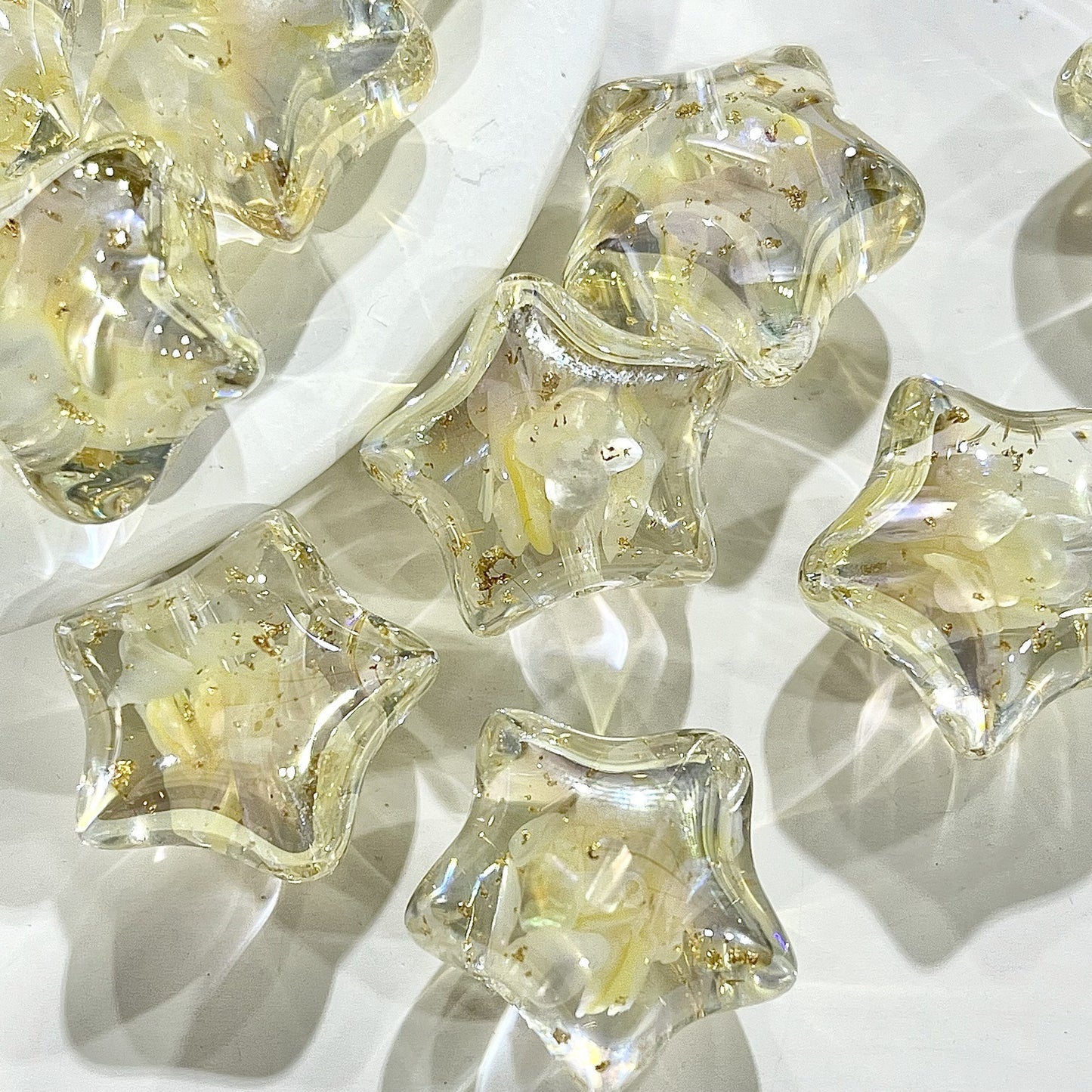 Shell Luster Electroplated Resin Star Beads Picture color-01 16mm by Acrijoy